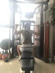 她晒出自己的健身照,还自嘲了

