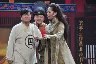 贾玲在完成对喜剧人身份的迭代喜剧新星贾玲身份迭代,笑谈人生百态,看图难以置信
