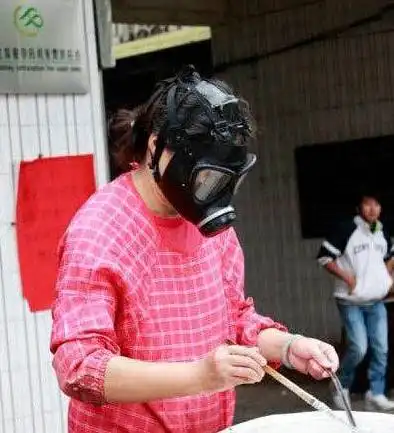 搞笑图片幽默段子笑话二货,你给我出来,马桶不是泡澡的地方
