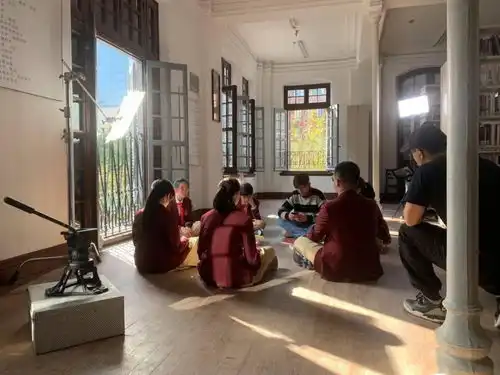 献礼建党百年一样的青春,一样的梦两个时代,两个人,同样的初心平行线
