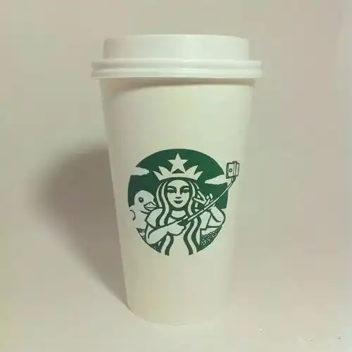 绿色美人鱼喊救命星巴克的杯子就是这样被艺术家玩坏的
