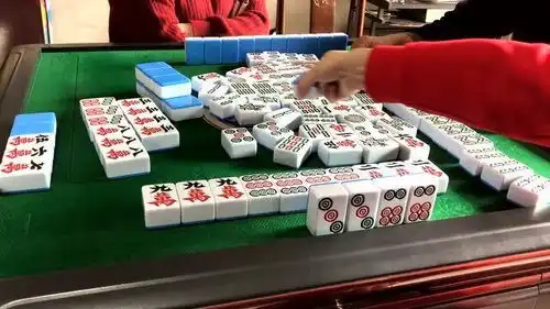 四川麻将下家做出清一色金钩钓太吓人,但一个杠上炮又太搞笑
