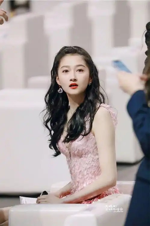 关晓彤壁纸要是长了一张这样的脸,我还愁我找不到对象吗
