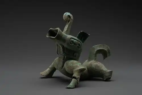 鉴赏除了三星堆金面具青铜人,还有神秘的神兽和猪鼻龙
