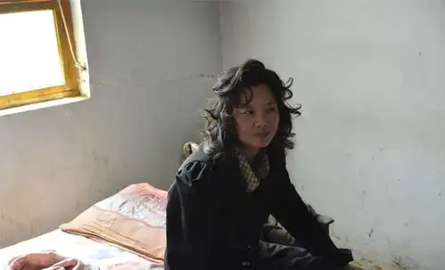 搞笑gif趣图坐妹子对面,真的是没心情吃饭了
