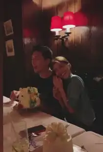 组图吴千语获阿sa关智斌等好友庆生蛋糕都收了十几个
