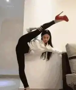 搞笑趣图新娘的婚纱好白啊
