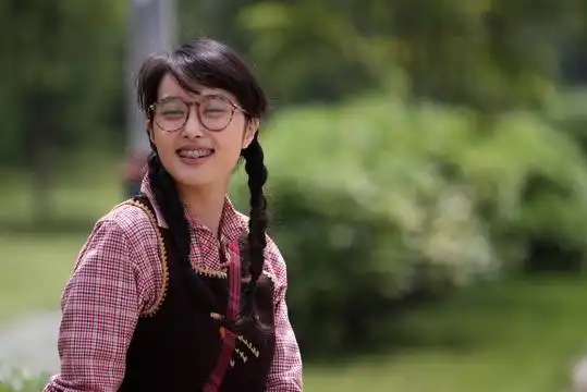 她被称烂片女王,整容后仍不火,今颜值飙升神似杨幂,成霸屏网红
