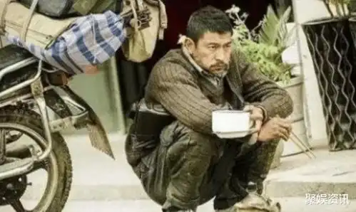同是演乞丐,周星驰用手抓饭,刘德华睡大街,baby是来搞笑的
