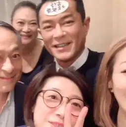 郑秀文古天乐庆生发际线瞩目
