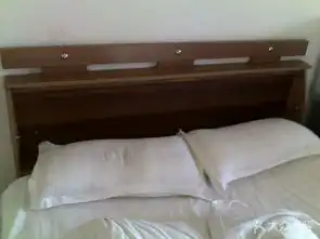 我爱我家酒店公寓床头坏了,两侧露出条型板片图片大连酒店
