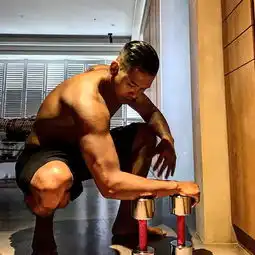 组图42岁陈建州晒健身照肌肉紧实称不能被老击败
