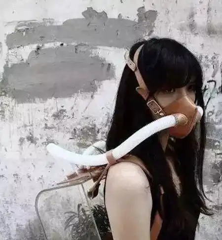 搞笑趣图段子在火车站附近发现手机被偷了,我给手机发了条短信

