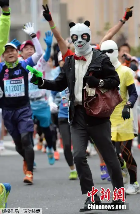 东京马拉松各路奇葩造型大比拼
