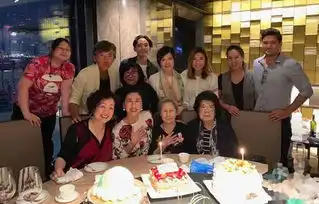 叶倩文生日罕见晒全家福57岁的她脸上连皱纹都没有
