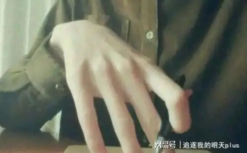 四只手哪一个手才是最像你的看你今生究竟是穷人还是富贵人
