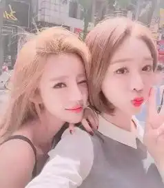 搞笑图片美女包包很漂亮
