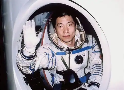 中国载人航天的英雄,杨利伟回到地球之后,为什么没有重返太空
