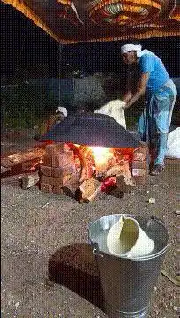 爆笑段子妹子,照片修图过头了吧,门都变形了,发到朋友圈不尴尬吗
