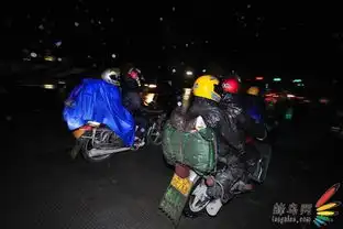 风雪无阻回家路南方农民工骑摩托回家过年
