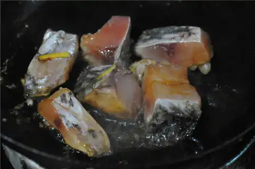 妈妈做了60年的鱼,这搭配真是绝了香气十足,吃过的都说好
