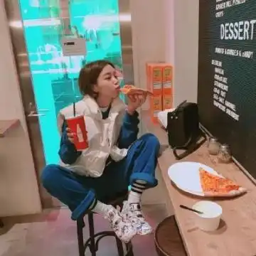可爱女生头像搞笑幽默图片2020精选只说喜欢你却不说在一起
