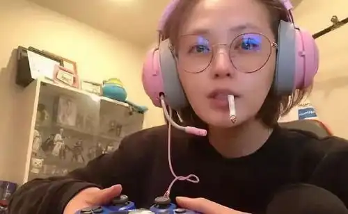 搞笑逗比动图合集,美女坐猪猪车太滑稽逗比哈哈笑死人了
