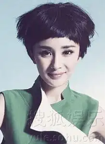 曾轶可晒照撞脸杨幂修图过度网友要报警
