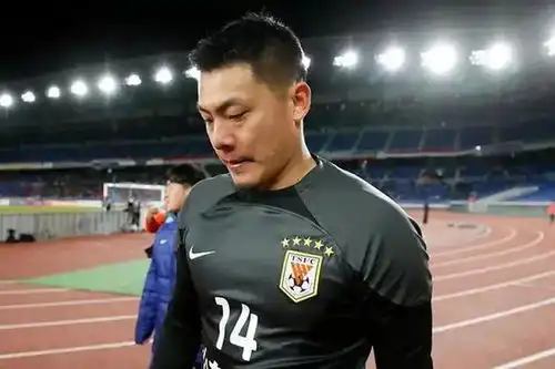 王大雷妻子怒了泰山7虎与国足会合武磊谈伊万幽默狠抓细节
