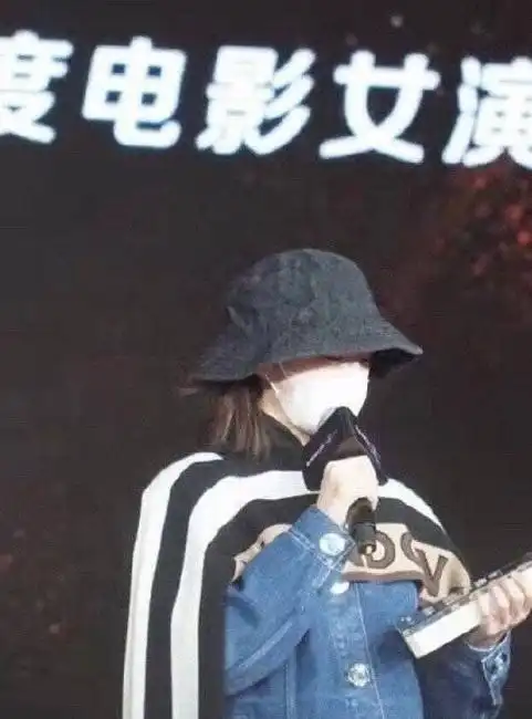 本以为乔欣拔智齿够好笑了,看到周冬雨后,没有对比就没有伤害
