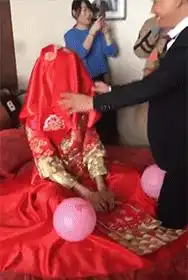 爆笑gif趣图大白天的跑我这偷人头来了
