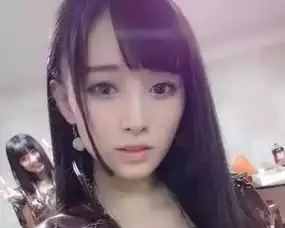 爆笑gif趣图小妹妹,你咋又抢镜头了,这多尴尬啊
