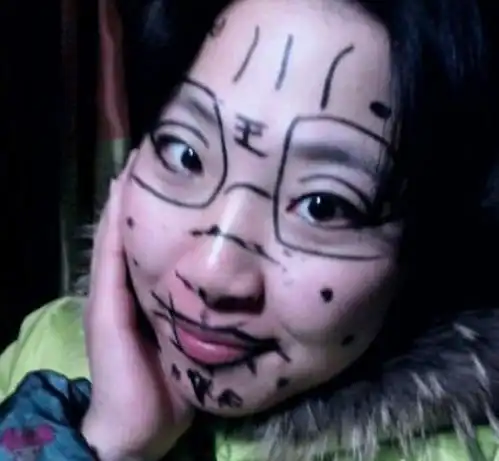搞笑gif图姑娘你这样能吃,以后可咋嫁人
