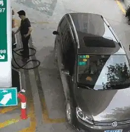 搞笑gif趣图老夫的少女心啊
