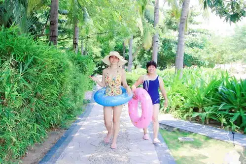 和妈妈一起去三亚旅游
