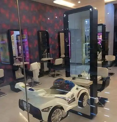 搞笑趣图是谁刚才踢我,出来,给我出来
