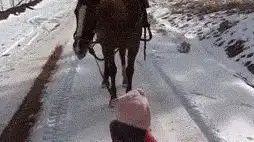 怎么跟老公解释我黑裙子上这一长条白色的污渍

