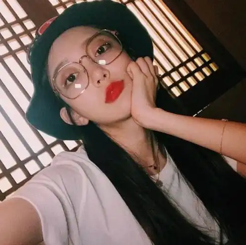 简短有深意的文案

