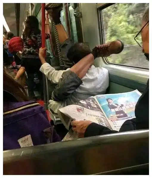 搞笑图片幽默段子笑话大爷,您还练过柔术吗,厉害了

