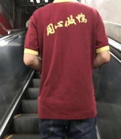 搞笑gif图片笑话段子我和男友大吵了一架,还动手了
