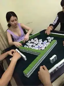 搞笑gif现在这人啊,只看前面,不顾后面

