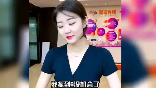 盘点爆笑奇葩集锦,美女睡觉小鸡突然钻进嘴里了
