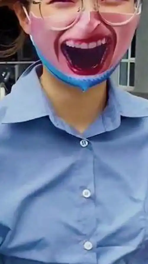 这个口罩戴出门太搞笑了,回头率极高,笑得别人肚子痛口罩

