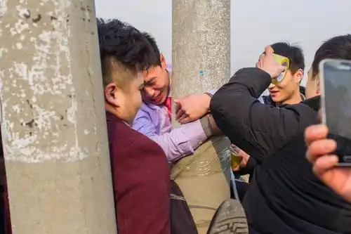 为什么低俗的婚闹一直存在,而且很受欢迎
