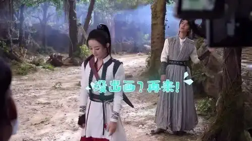 有翡搞笑花絮赵丽颖和王一博玩的嗨这是腹肌一共八块
