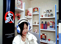 搞笑gif趣图,姑娘,猫耳朵的味道怎么样
