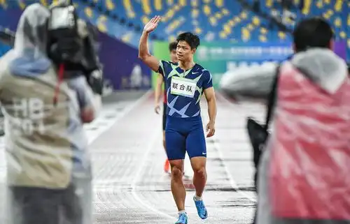 谢震业吓死宝宝啦搞笑的五尺铁汉中国速度苏炳添笑乐了
