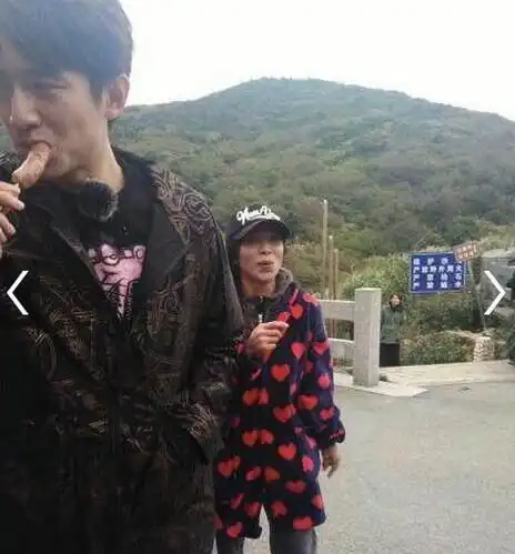 11月23日感恩节,林更新发微博被网友怼羡慕那只狗
