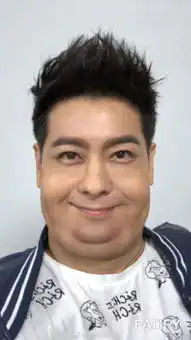 明星跟风晒18岁照片何炅变王俊凯郑恺吴磊罕见合照魏大勋证胖子都是潜力股
