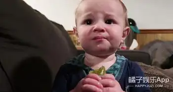 第一次吃腌黄瓜是一种什么体验,宝宝的表情亮了
